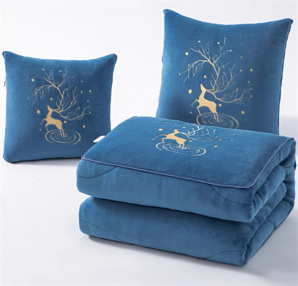 Blanket with 2 pillow covers size 002